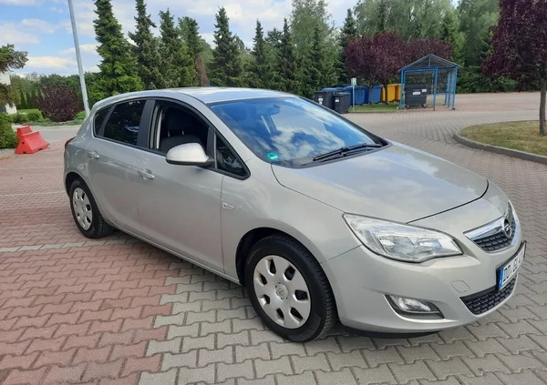 Opel Astra cena 20900 przebieg: 127000, rok produkcji 2010 z Kołobrzeg małe 326